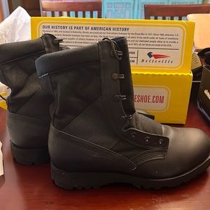 Men’s black steel-toe black boots Size 9W